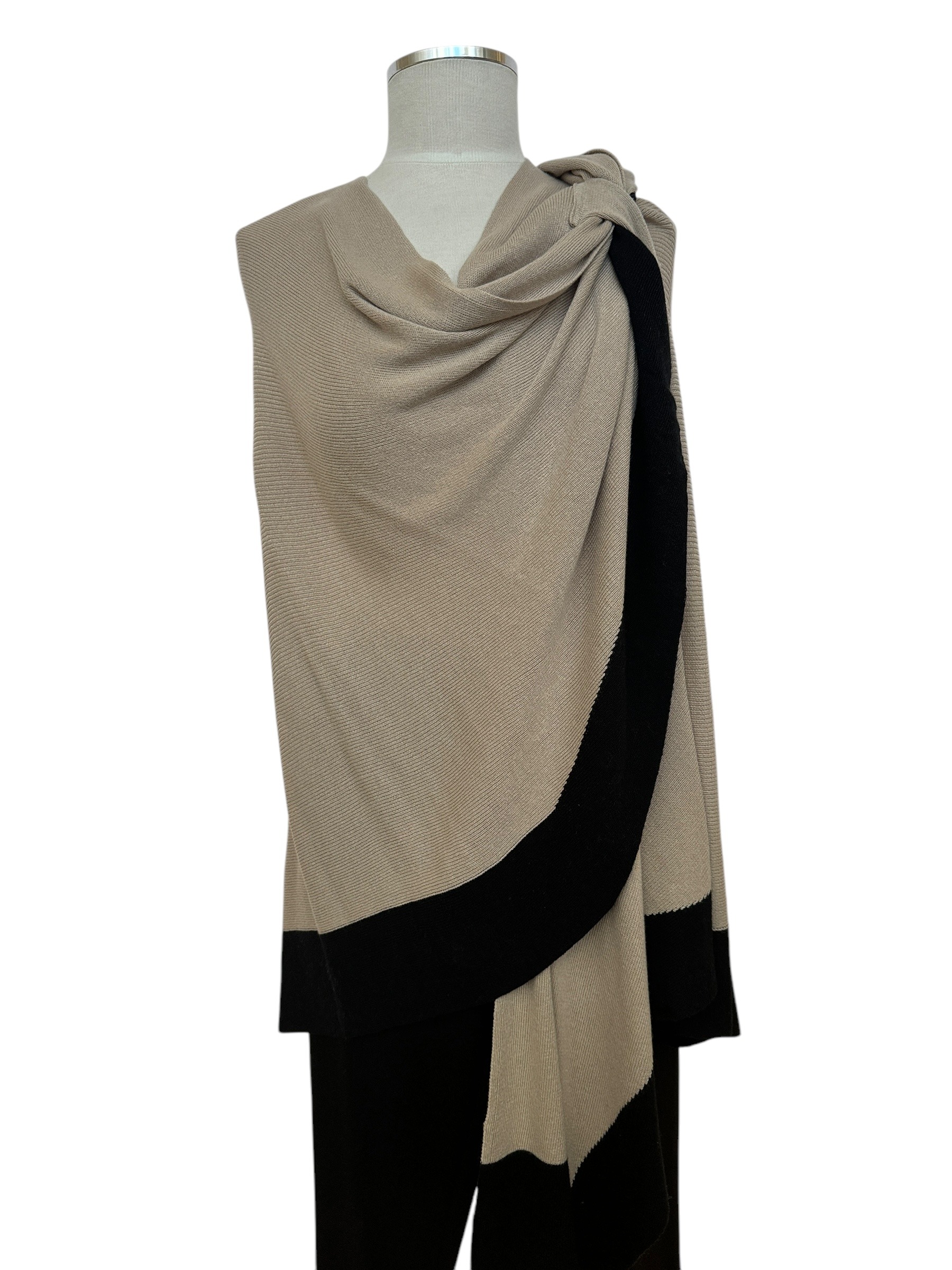 Pebble covi wrap with black boarder in cotton rayon