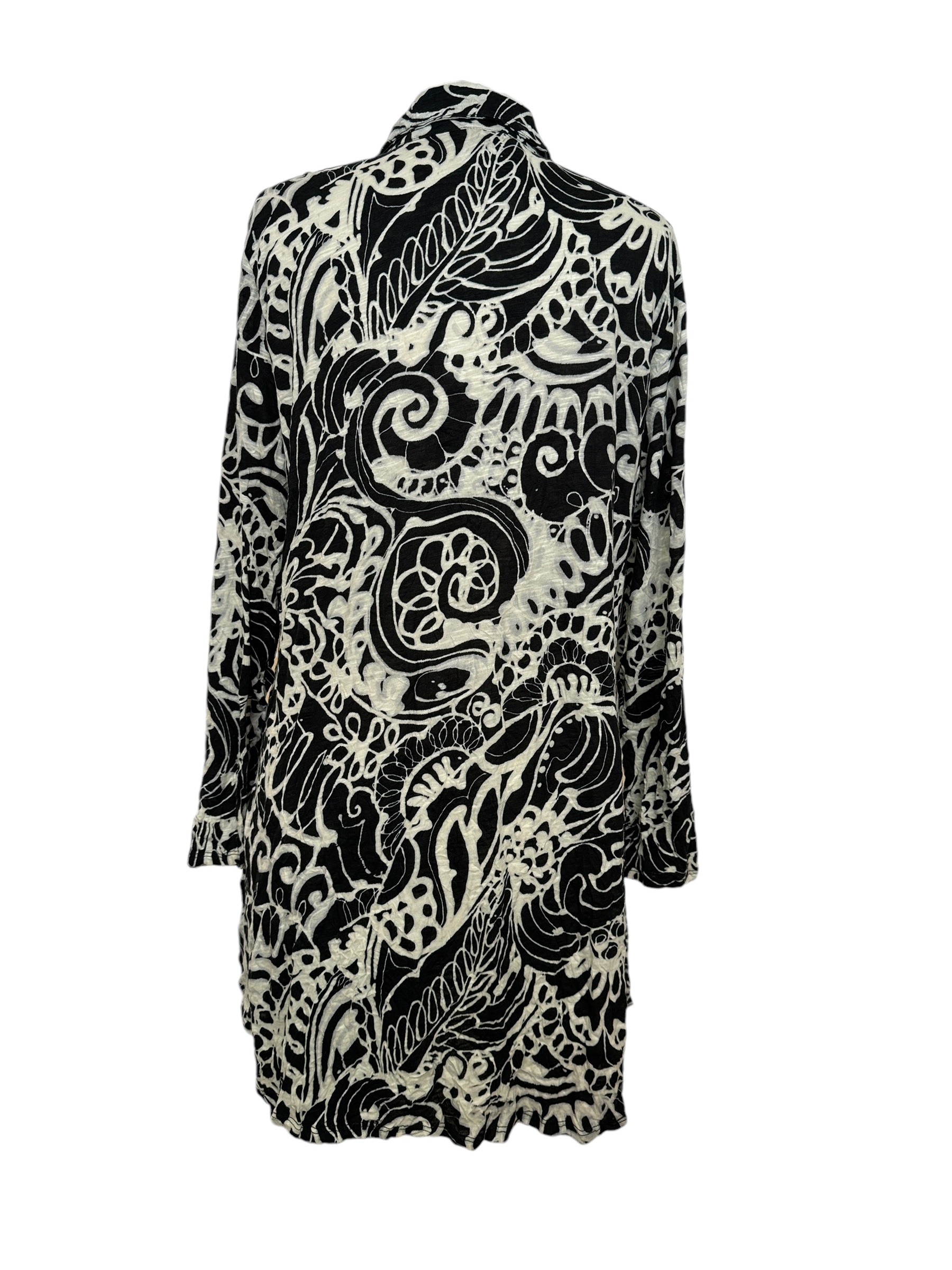 back view picture snap front tunic or jacket in black & white print crinkle