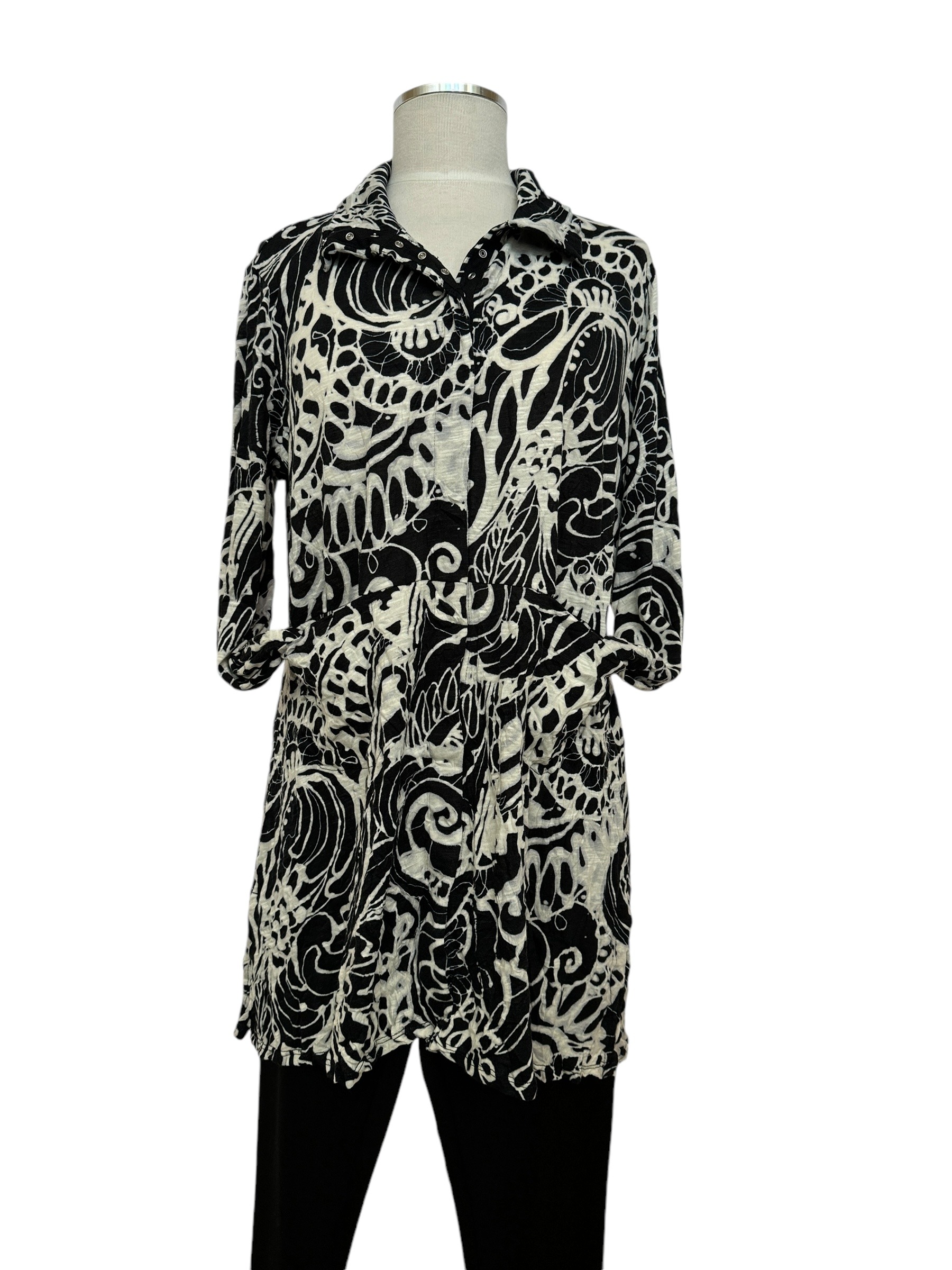 front view picture snap front tunic or jacket in black & white print crinkle